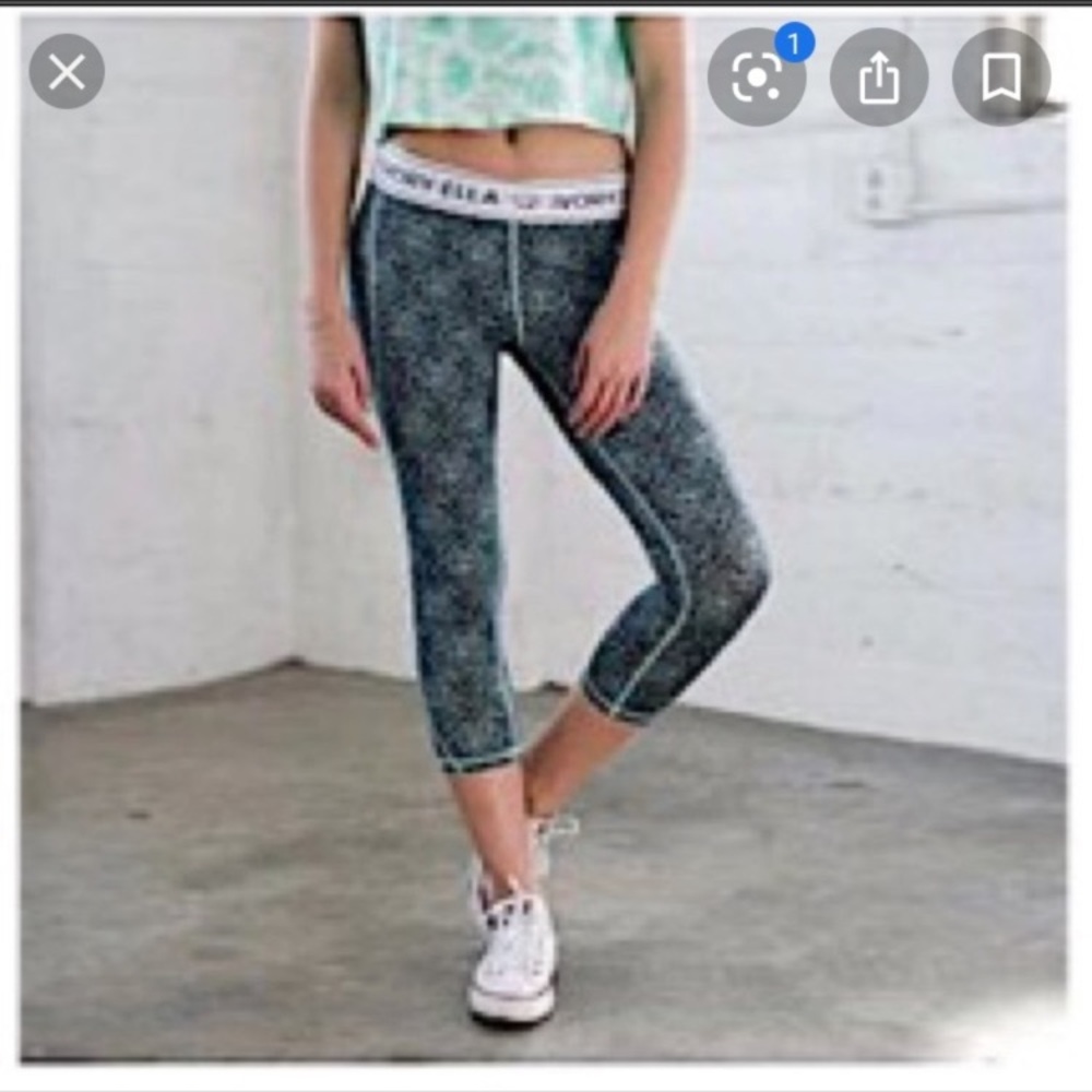 Ivory Ella‎ Size Small Blue Rose Print Athletic Leggings